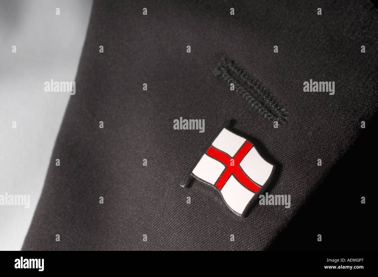 Emaille Pin Abzeichen der englischen Flagge am Revers Stockfoto