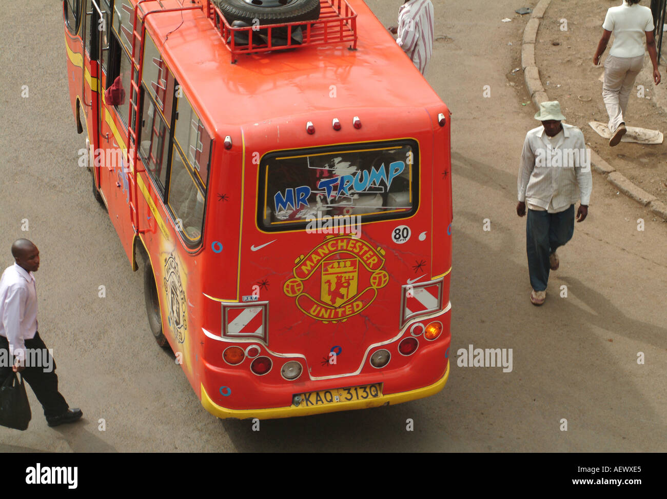 Reisebusse und Omnibusse alle unterschiedlich eingerichtet. Nairobi, Kenia, Afrika Stockfoto