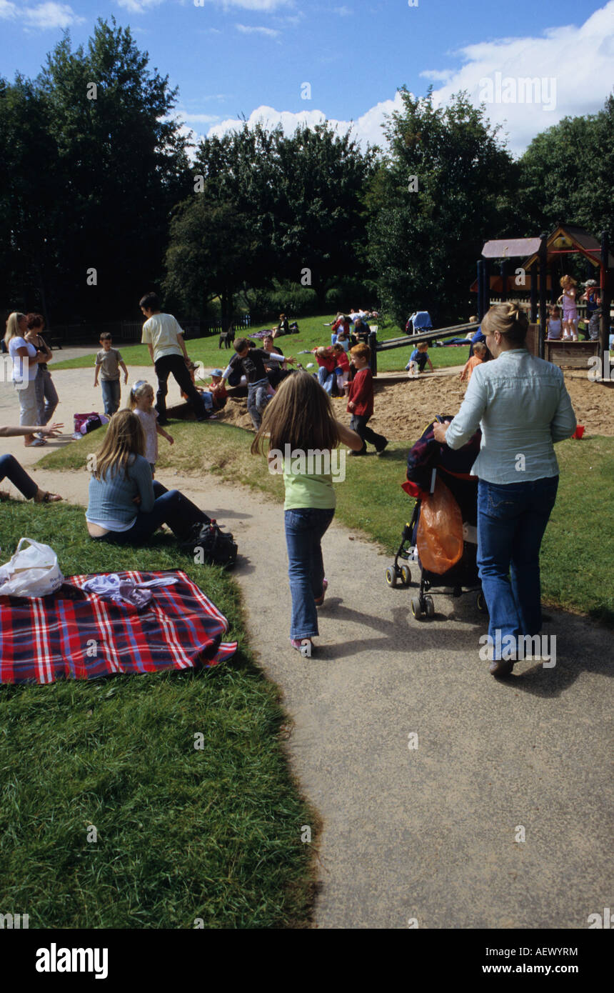 Genießen Sie einen gemütlichen Spaziergang am Tittesworth Stausee Stockfoto
