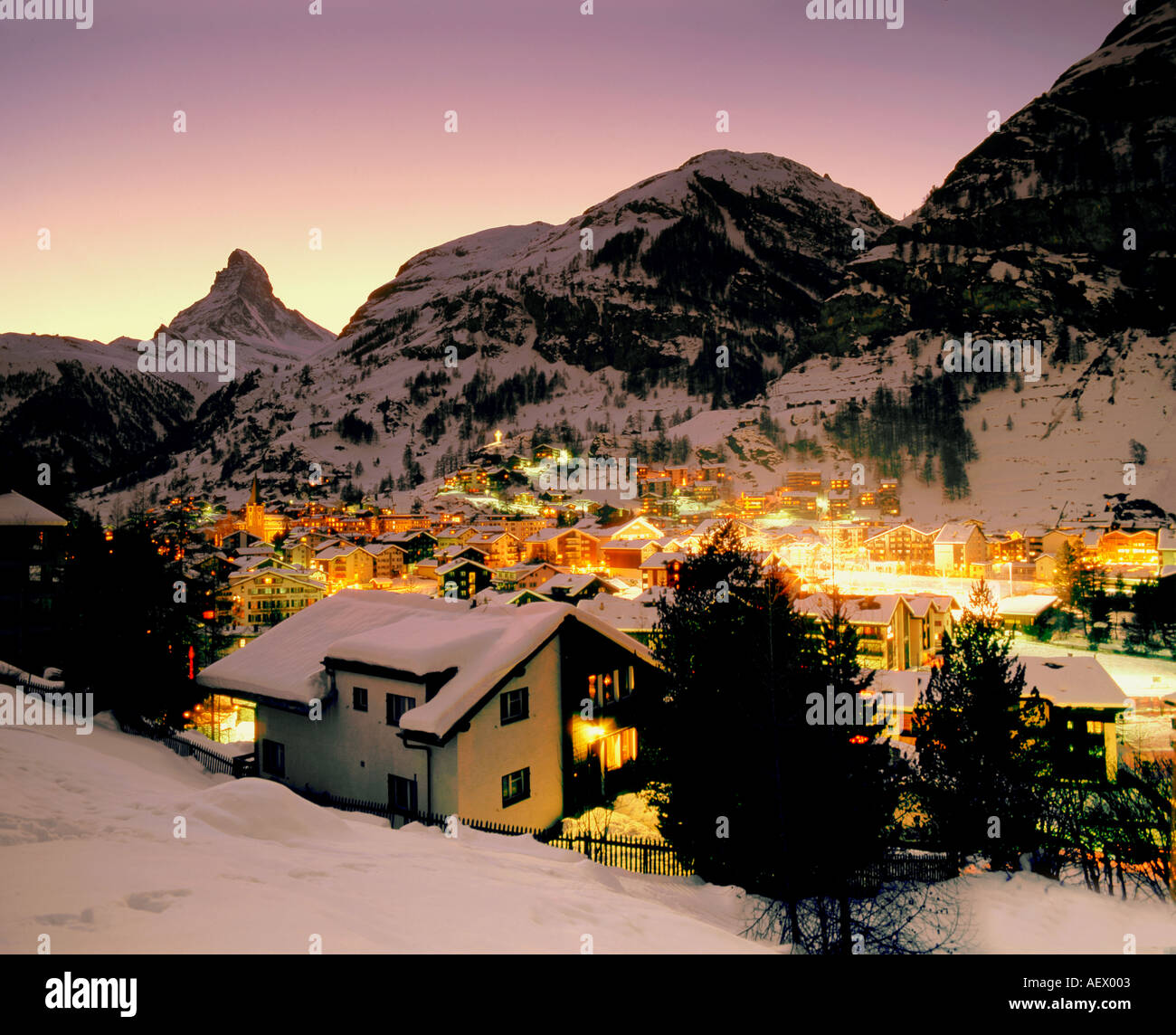 Schweiz Wallis Zermatt montieren Matterhorn Sonnenuntergang Weihnachtsbeleuchtung Stockfoto