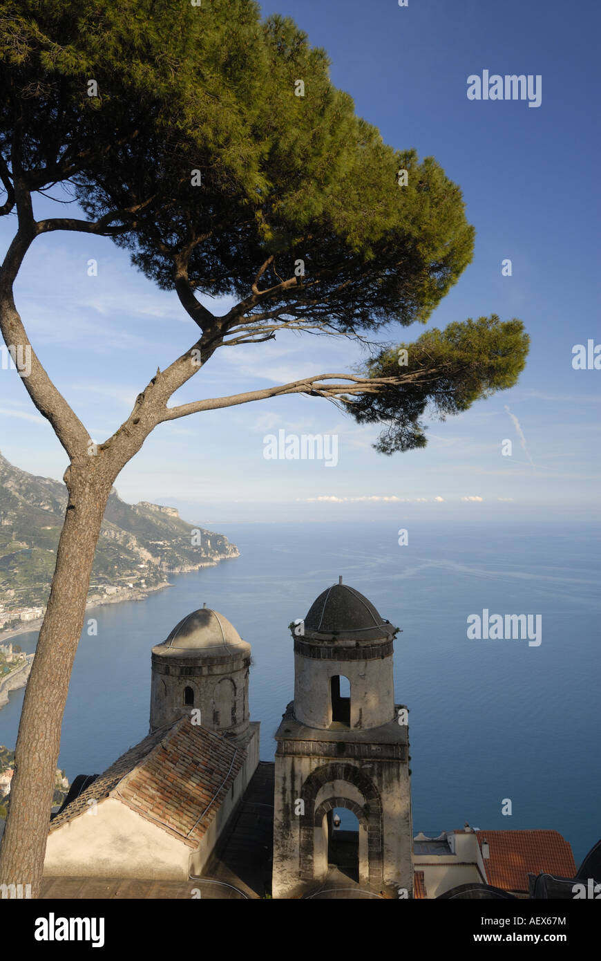 Die atemberaubende Aussicht von der Villa Cimbrone Ravello über dem Golf von Amalfi Kampanien Italien Stockfoto