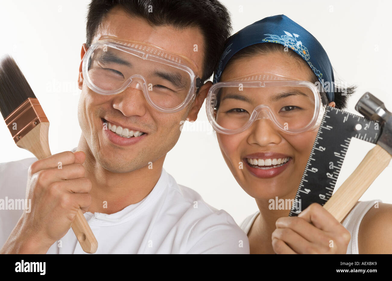 Porträt des Paares machen Reparaturen zu Hause Stockfoto