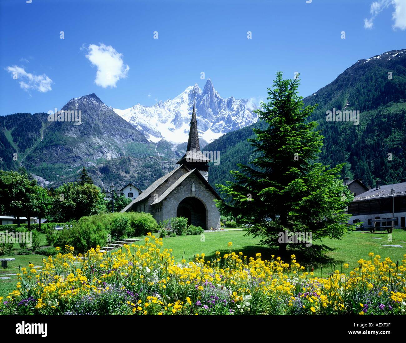 Kirche von Les Praz und Aig du Dru CHAMONIX Frankreich Stockfoto