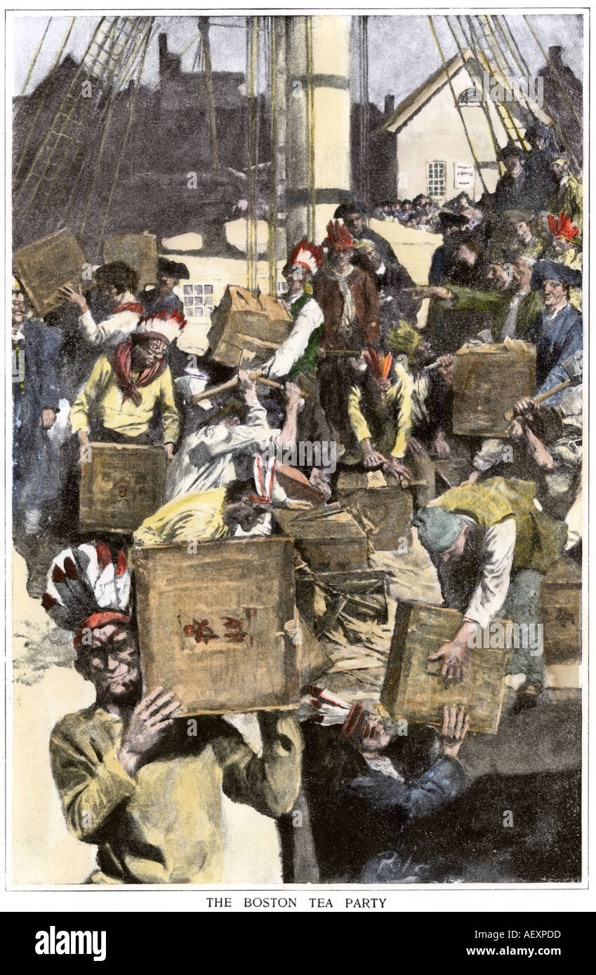 Kolonisten gekleidet, wie Indianer dumping Kaffee während der Boston Tea Party 1773. Handcolorierte halftone einer Abbildung Stockfoto