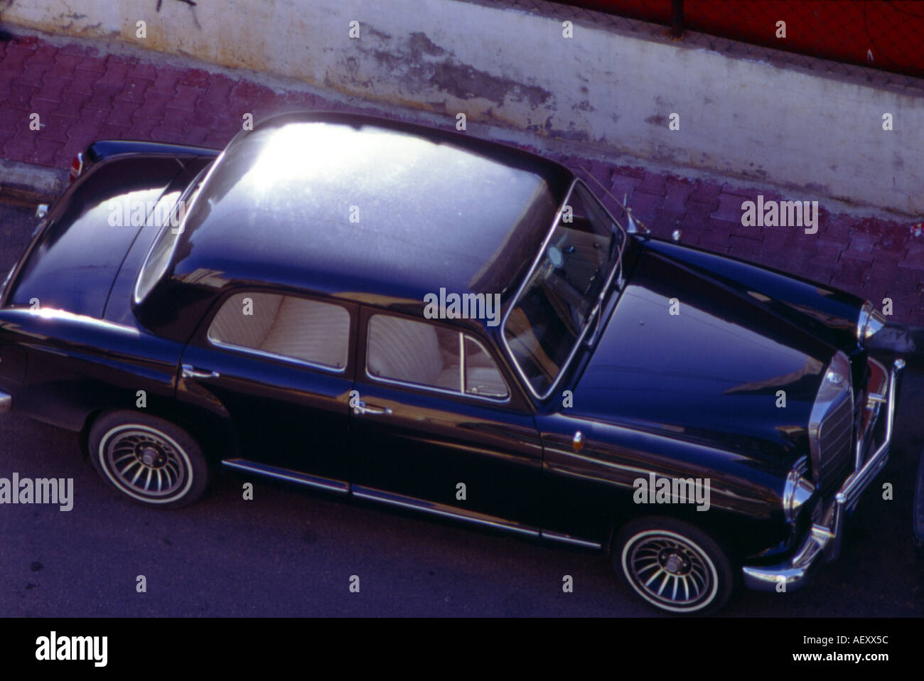 Mercedes Benz 190 auf der Straße von Beirut-Libanon Stockfoto