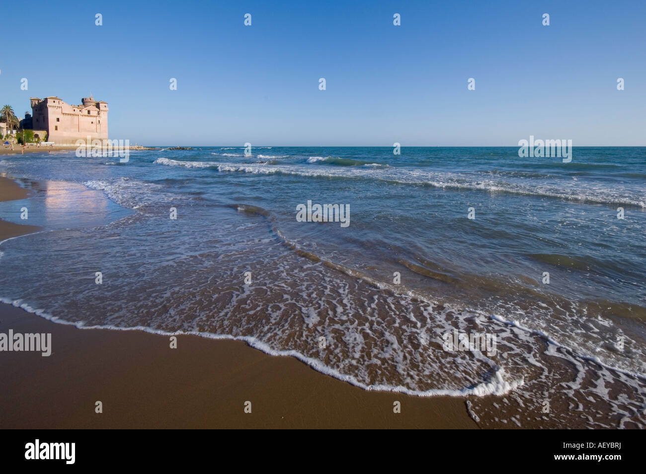 Burg entlang der Küste Latium in Italien Stockfoto
