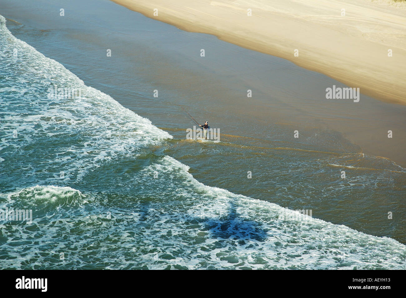 einsamen Fischer auf Fraser Island-Queensland-Australien Stockfoto