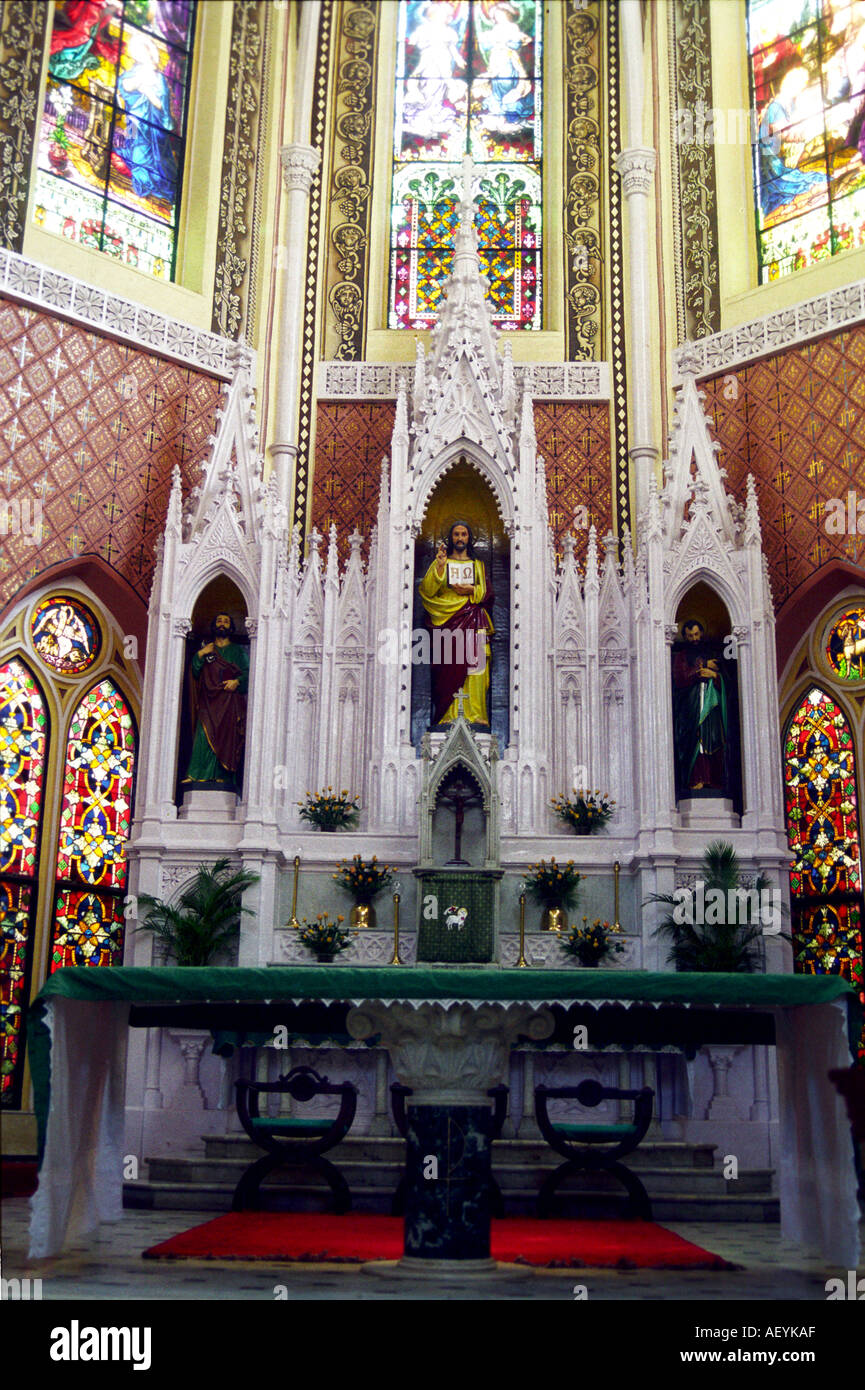 NPP71182 Altar in der Heiligen Namen Kathedrale Kirche Christentum Woodhouse Straße Colaba Bombay jetzt Mumbai Indien Stockfoto