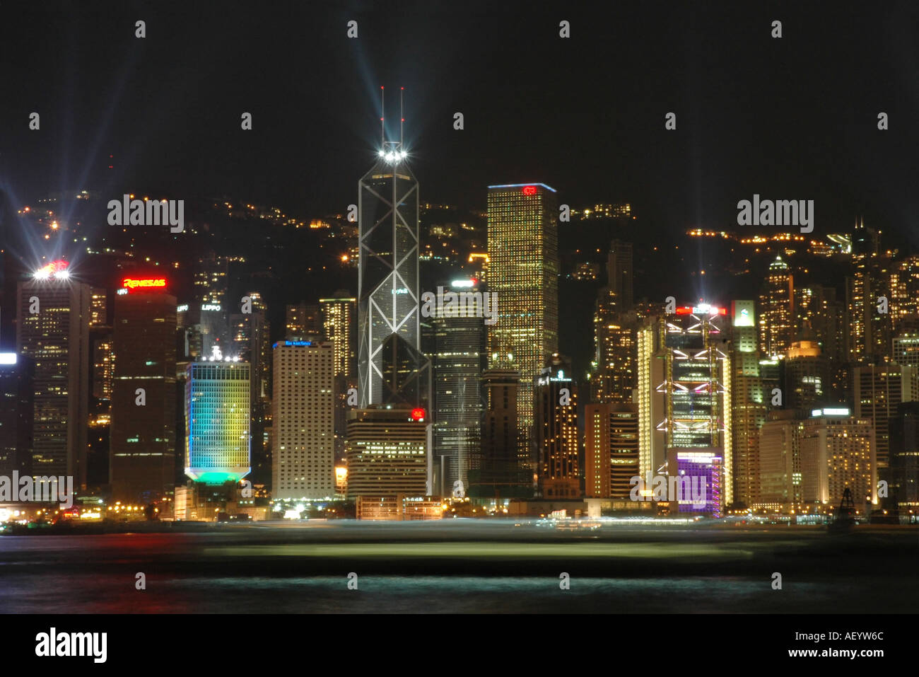 Hong Kong Skyline bei Nacht 2005 Stockfoto