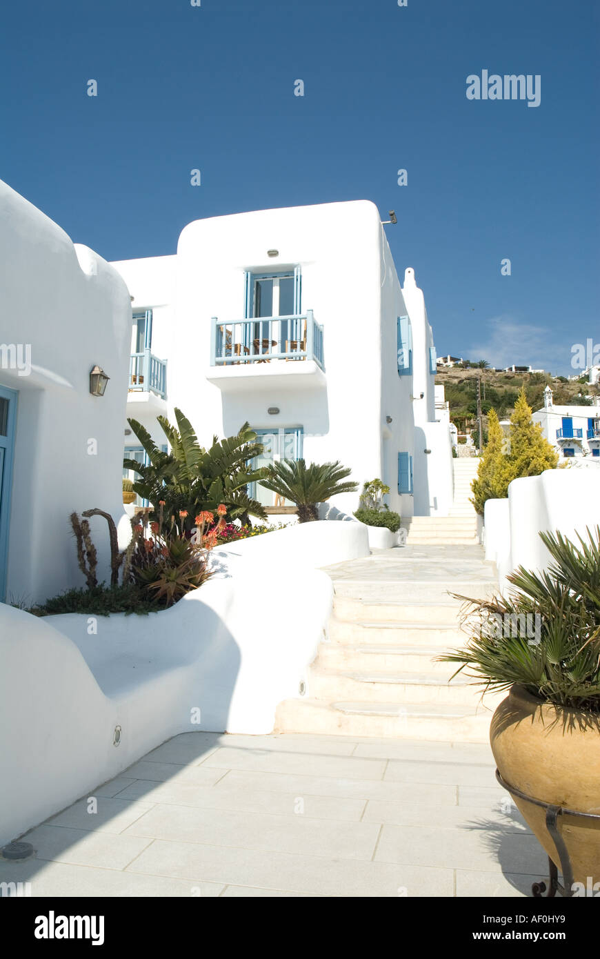 Luxuriöse 4 Sterne weiß getünchten Harmony Boutique Hotel mit Balkon, Chora, Mykonos, Griechenland Stockfoto