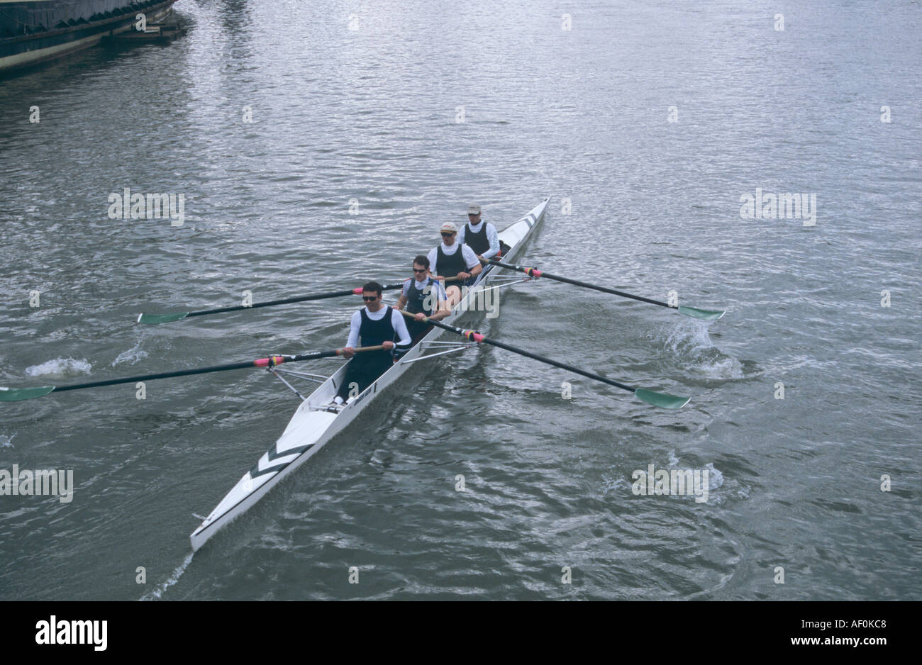 Vier Mann Ruderteam am Fluss Avon Bristol Stockfoto