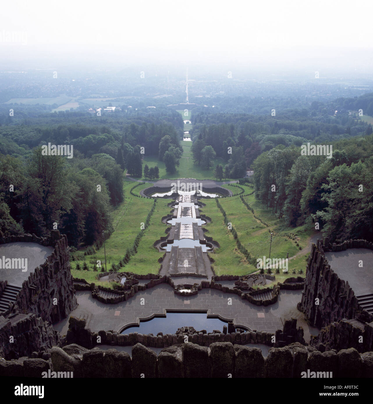 Kassel, Wilhelmshöhe, Barockpark, Blick Vom Herkules Auf Das Schloß