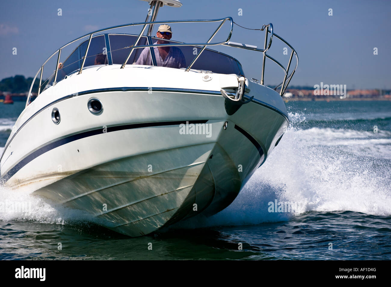Cranchi CSL 28 italienische gebaut Sportboot mit Geschwindigkeit in Southampton Water Stockfoto