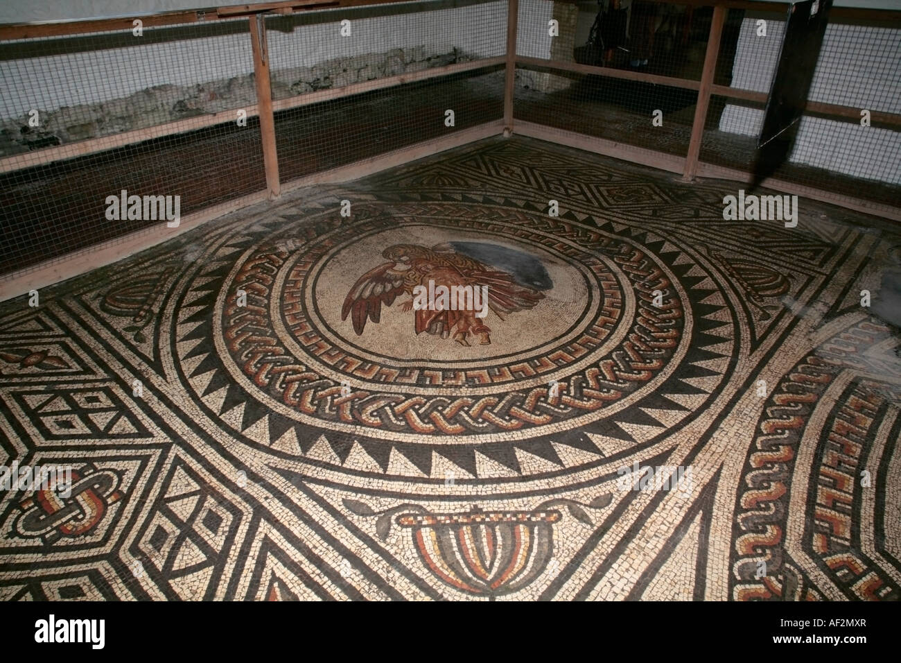 Bodenmosaik Darstellung Die Entfuhrung Des Ganymed Durch Den Gott Zeus Verkleidet Als Ein Grosser Adler Bignor Romischen Villa Sussex Uk Stockfotografie Alamy