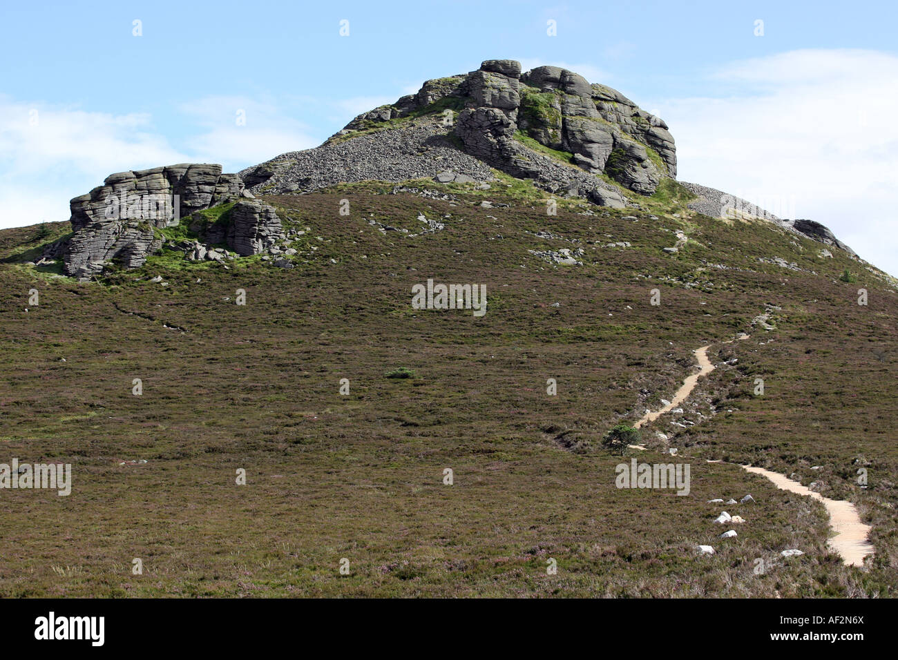 Die O' Tippen Sie oben auf dem Berg Bennachie in der Nähe von Inverurie, Aberdeenshire, Schottland, UK, zeigt den Granit-Stecker Stockfoto