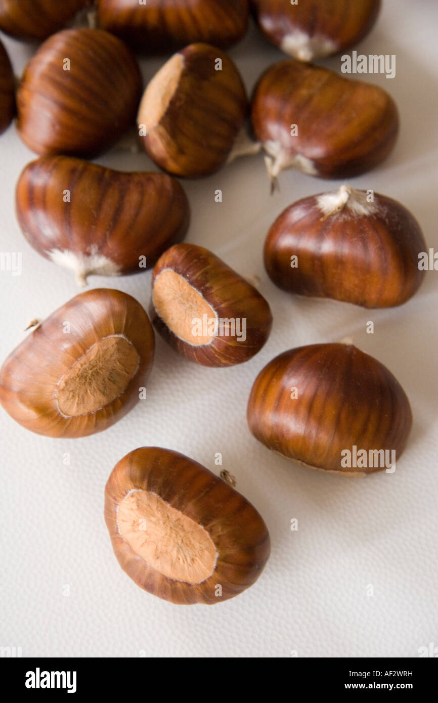 Kastanien, Herbst, verschiedene Farbtöne, enge, verschiedene Formen, stärkehaltige Lebensmittel, nahrhaft, Kastanien Stockfoto