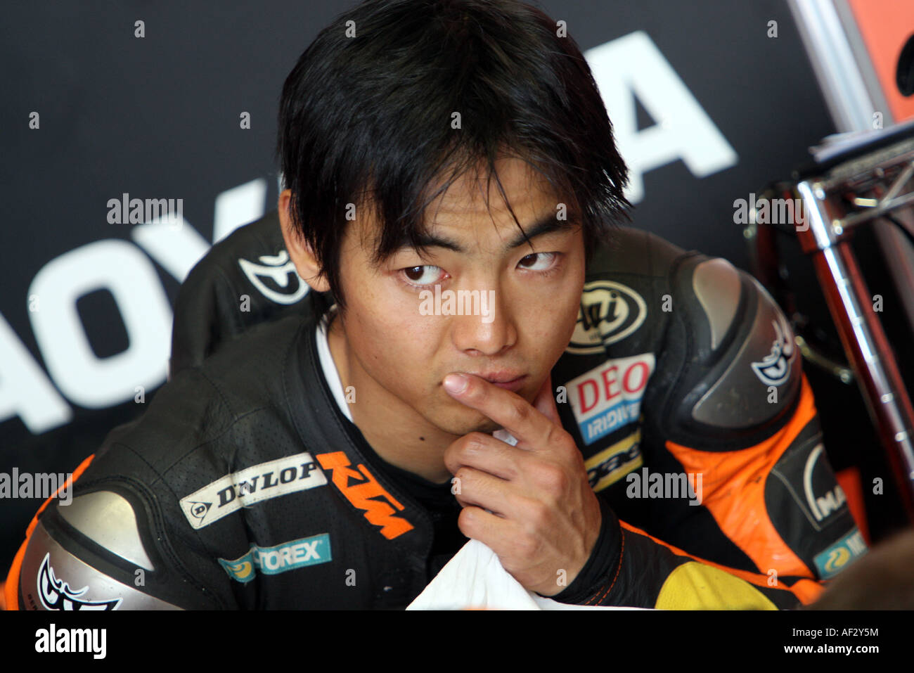 Hiroshi Aoyama japanische 250ccm Motorradfahrer nach der Qualifikation in der 250ccm GP von Großbritannien Motorrad Stockfoto