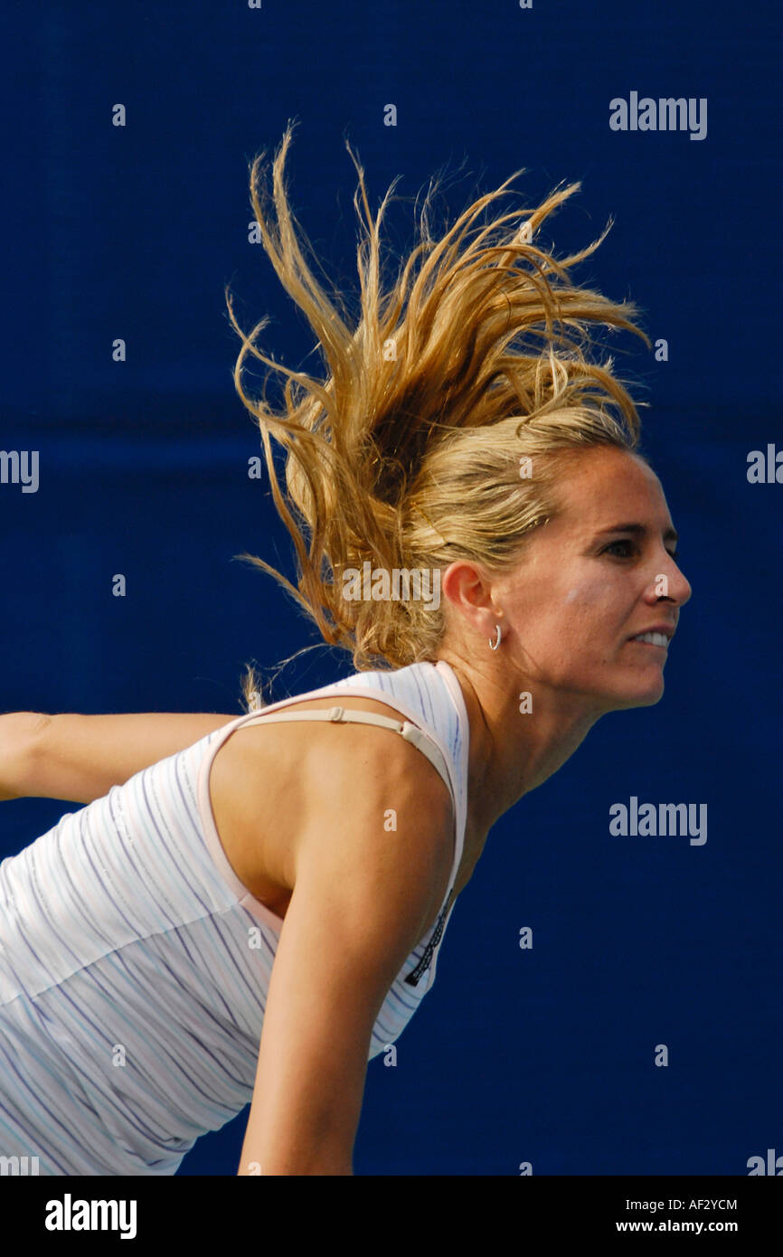 Gisela Dulkos Haare fliegen während seiner Zeit beim Tennisturnier 2007 Acura Classic, La Costa California. Stockfoto