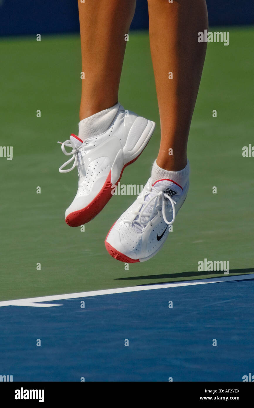 Russische WTA Tennis-Superstar Maria Sharapova dient beim Tennisturnier 2007 Acura Classic La Costa California Stockfoto