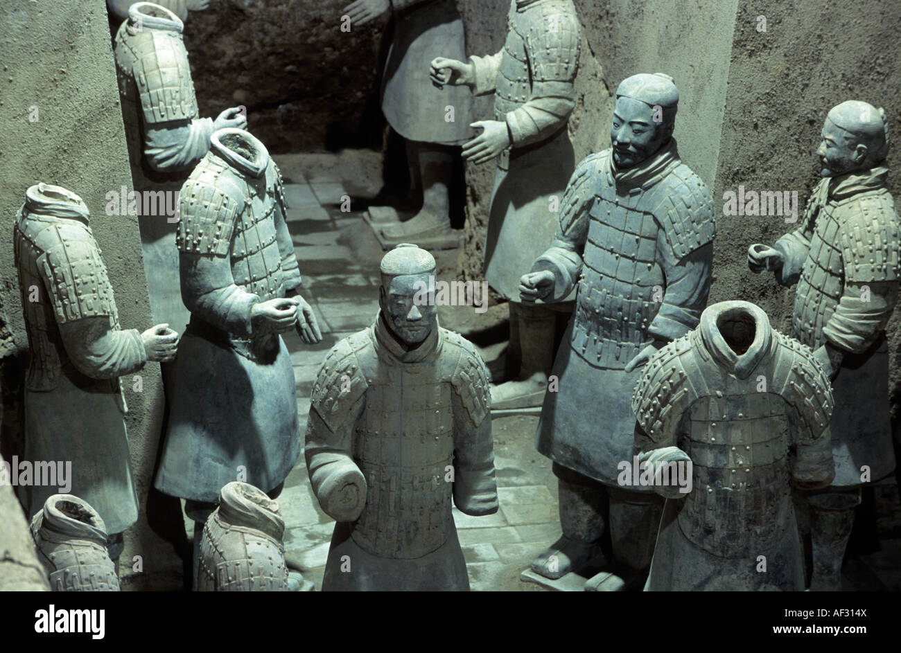 Terrakotta-Krieger in der Grube Nummer zwei im Museum in Xian China Stockfoto