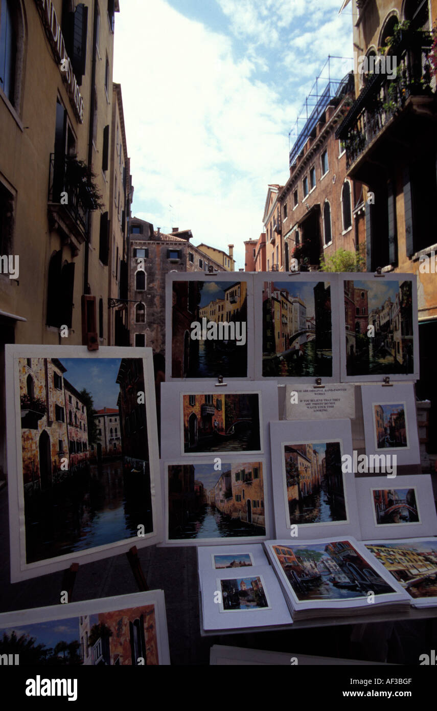 Gemälde zum Verkauf am Straßenstand, Venedig, Italien Stockfoto