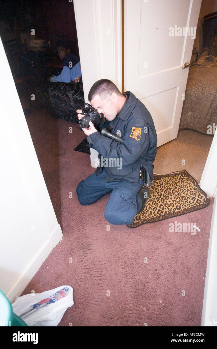 CSI Fotografien Beweise am Tatort. Kansas City Polizei kriminaltechnische Labor, Kansas City, Missouri, USA. Stockfoto