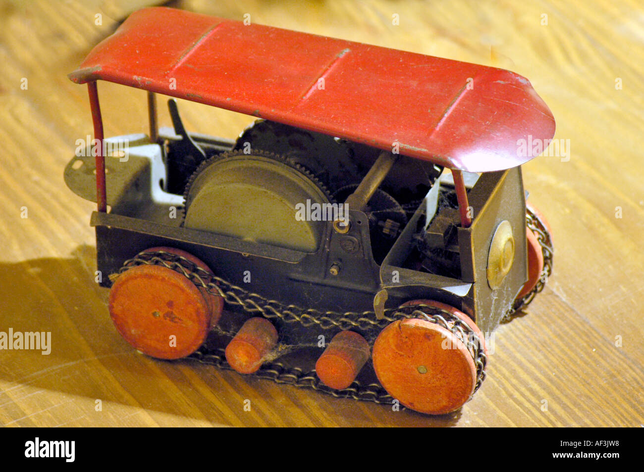 Antikes Spielzeug-Traktor von 1921 Stockfoto