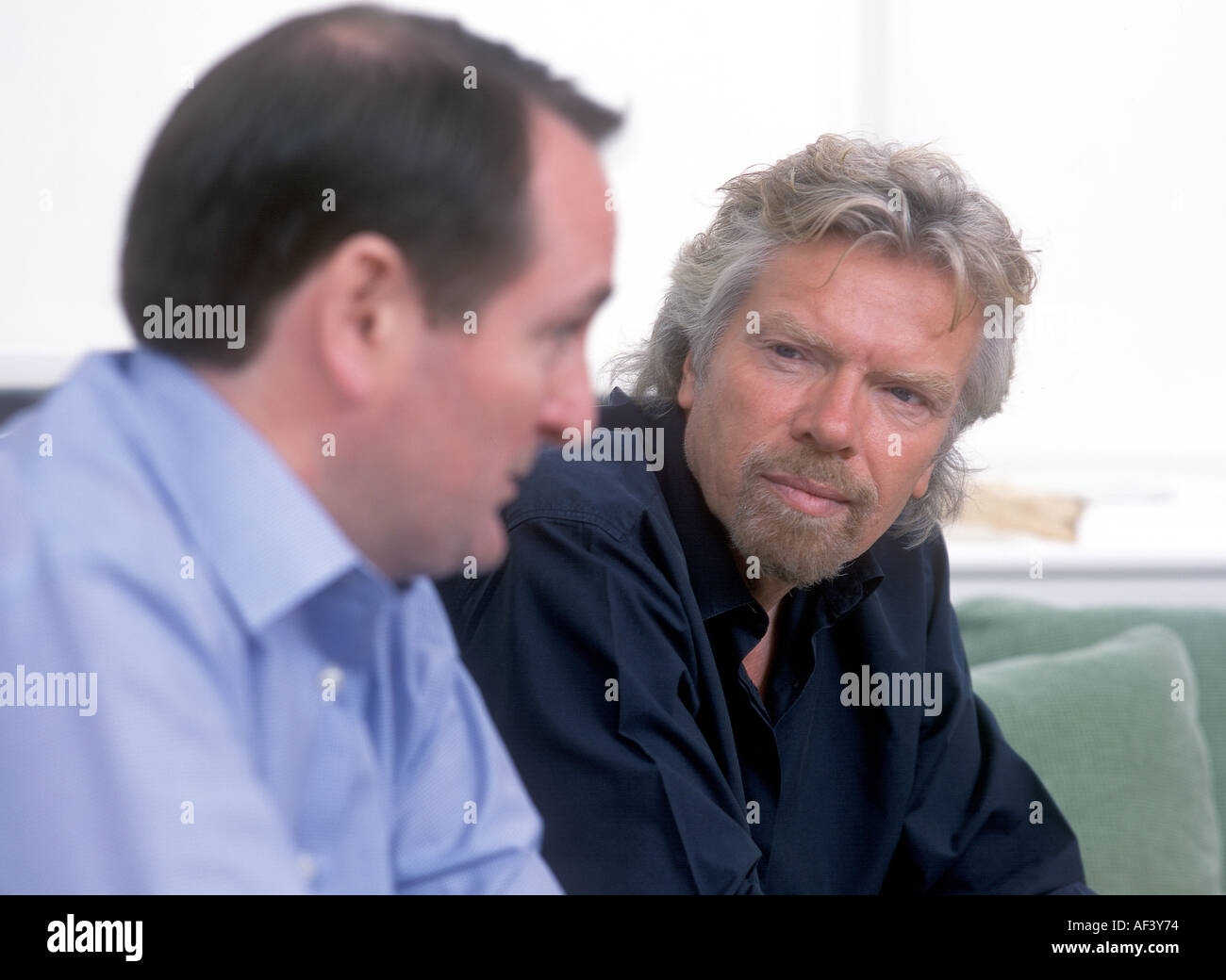 Richard Branson legendären Namen im Geschäft interviewt in seinem Notting Hill Penthouse Büro London Stockfoto