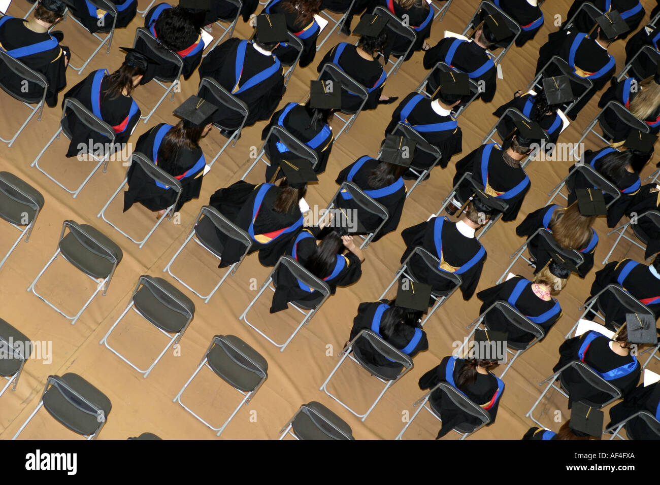 Horizontale Sitzgelegenheit in einem großen auditorium Stockfoto