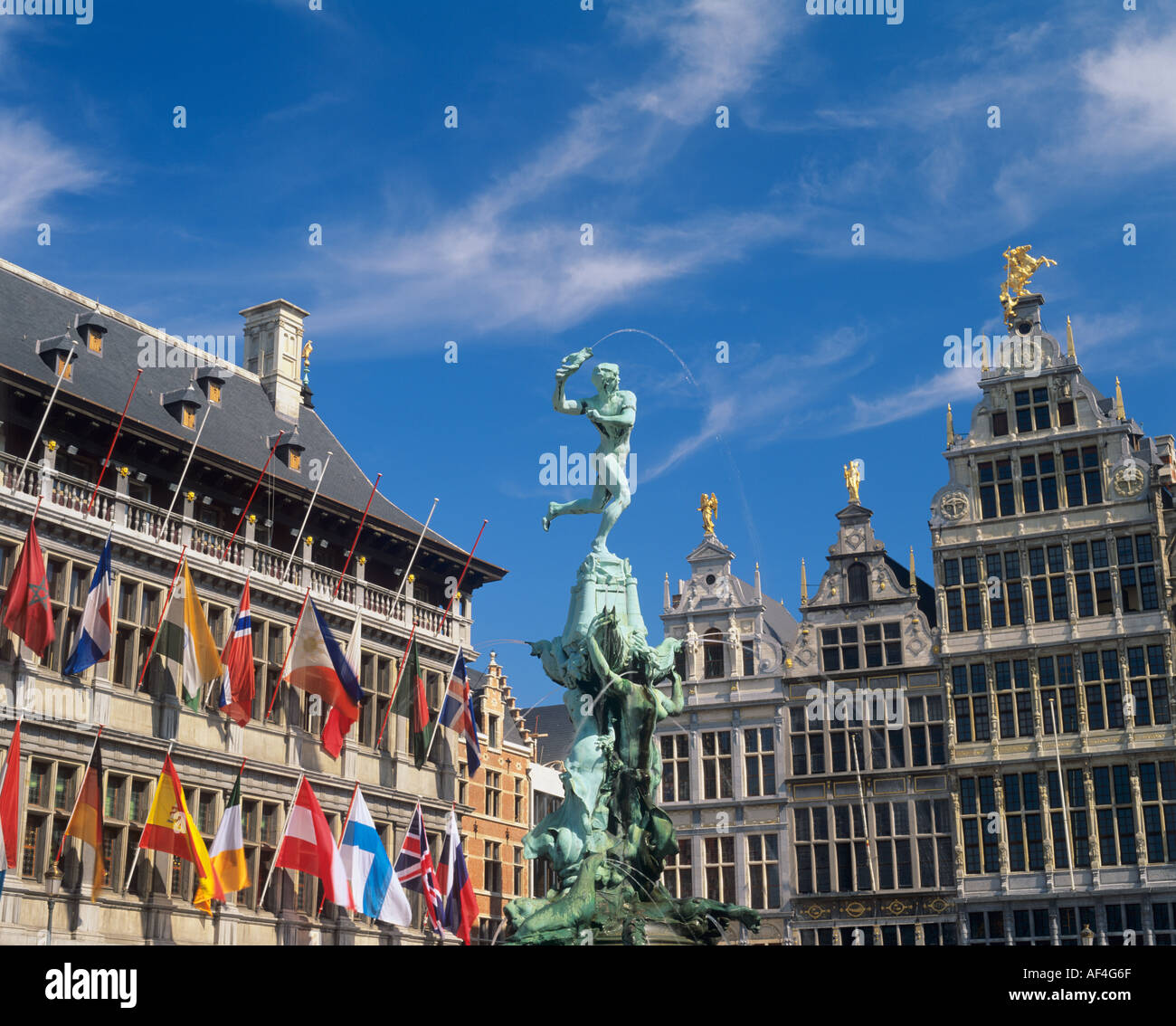 Rathaus und Brabo-Brunnen-Grote Markt Antwerpen Belgien Stockfoto