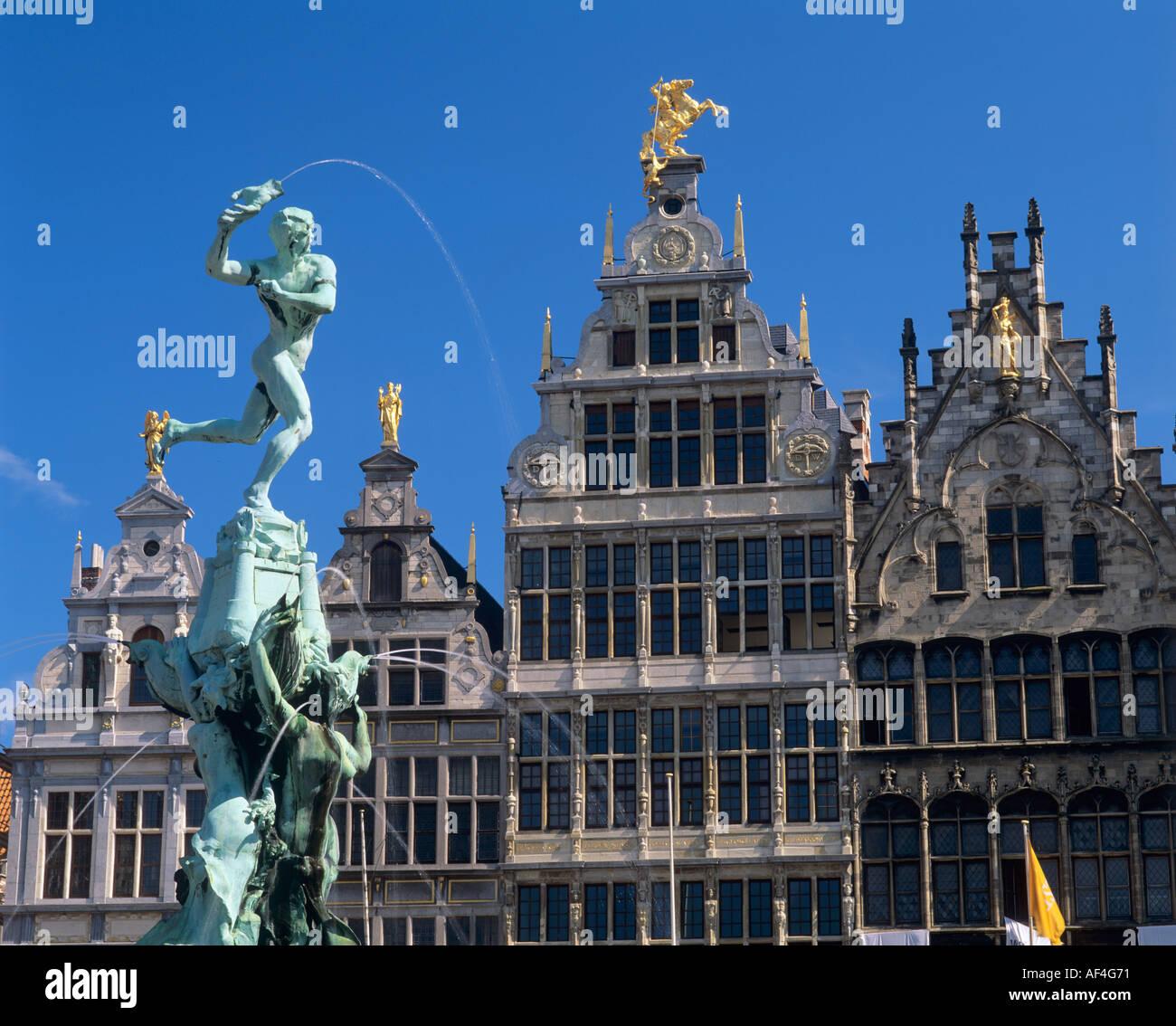 Brabo-Brunnen und Zunfthäuser Grote Markt Antwerpen-Belgien Stockfoto