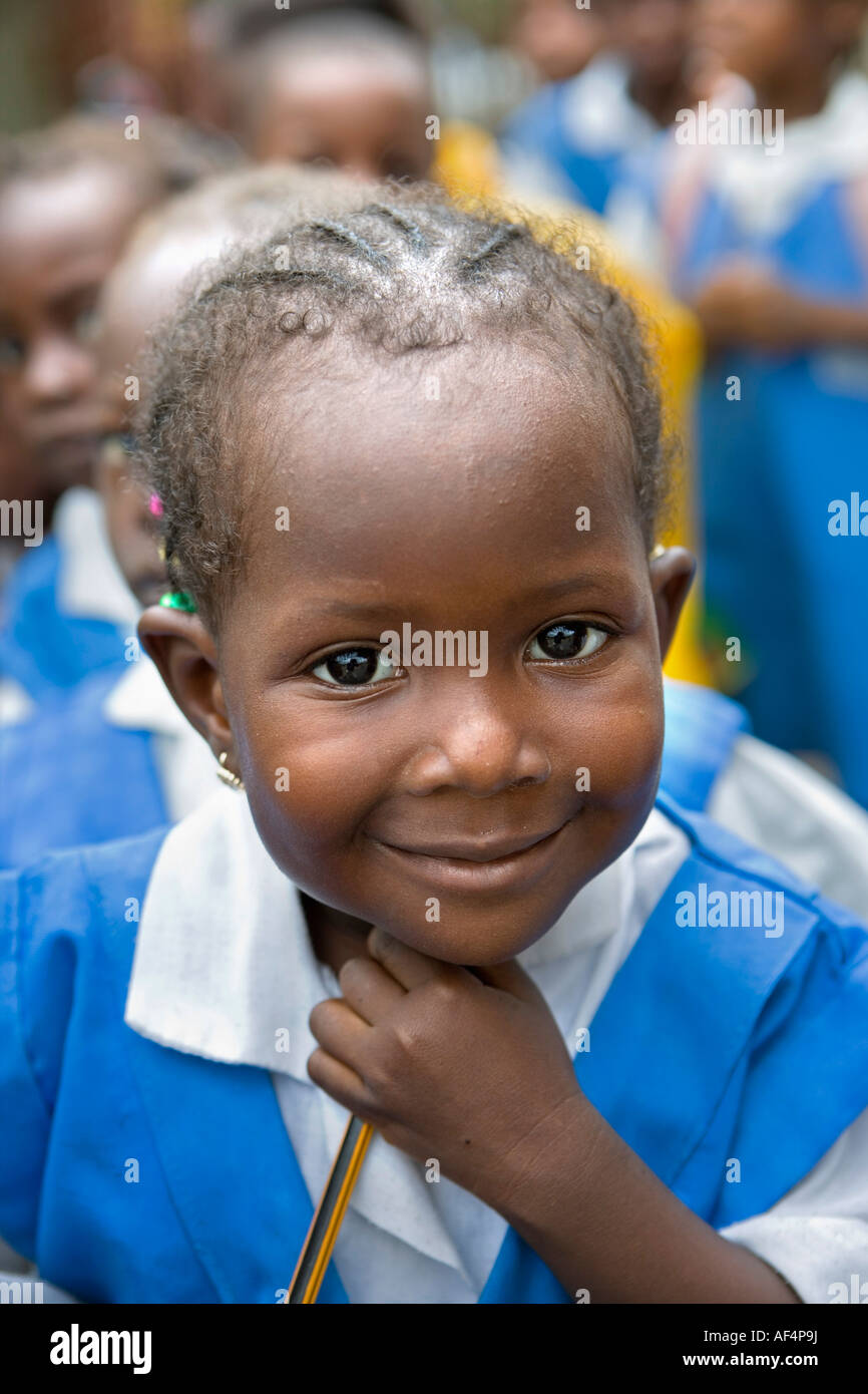 Nigeria-Lagos-Kinder während Frühsport und Zeremonie in der Schule Stockfoto