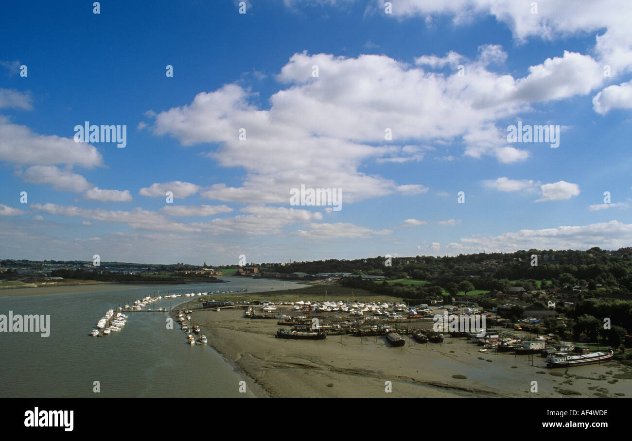 Boote vertäut am Tidal River Medway nach Rochester Stockfoto