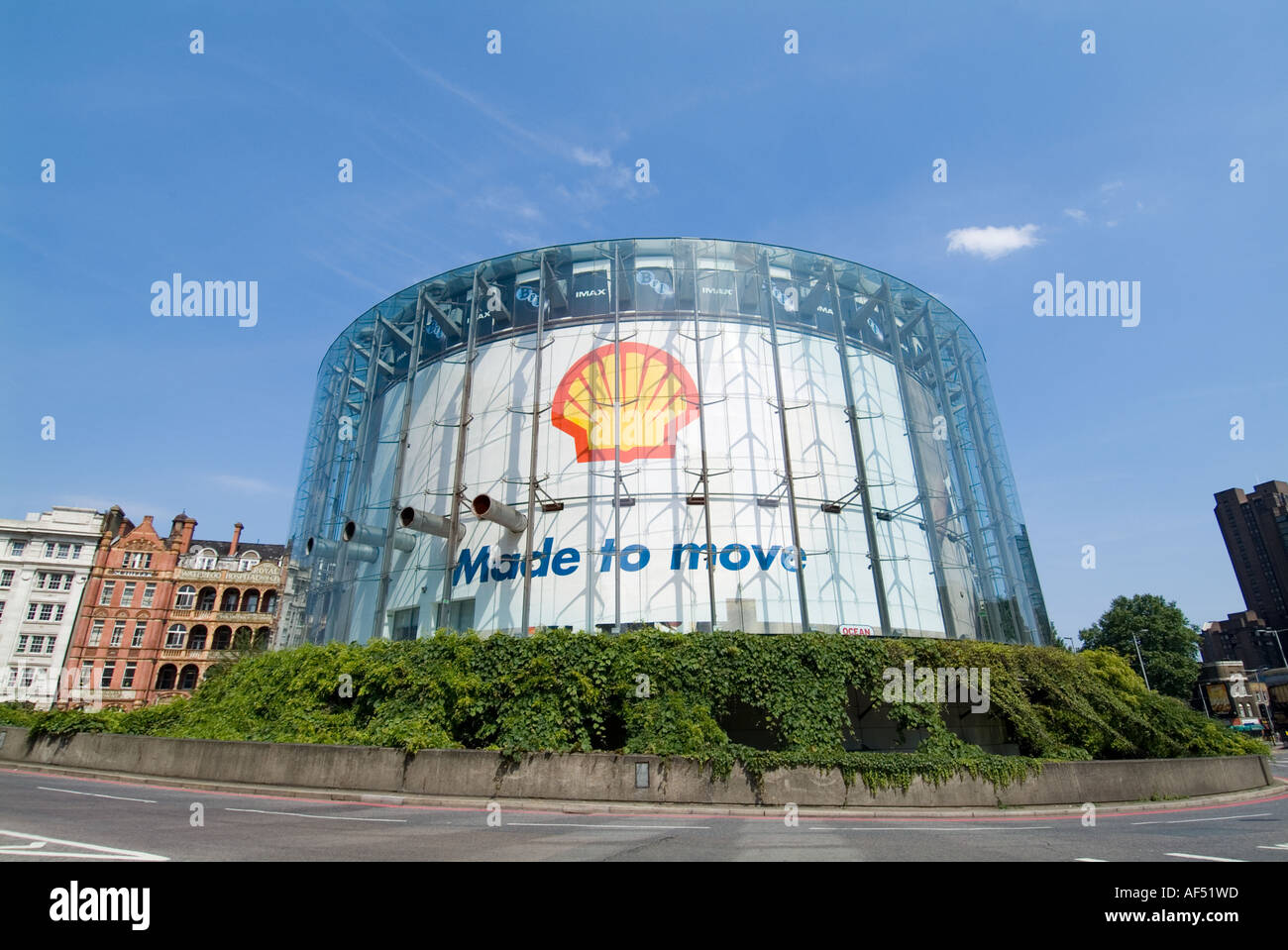 IMAX Theatre London UK untergebracht in einem Glas Zylinder sieben Stockwerke hoch die am weitesten fortgeschrittene 2d 3d Projektion festsetzen in der Welt Stockfoto