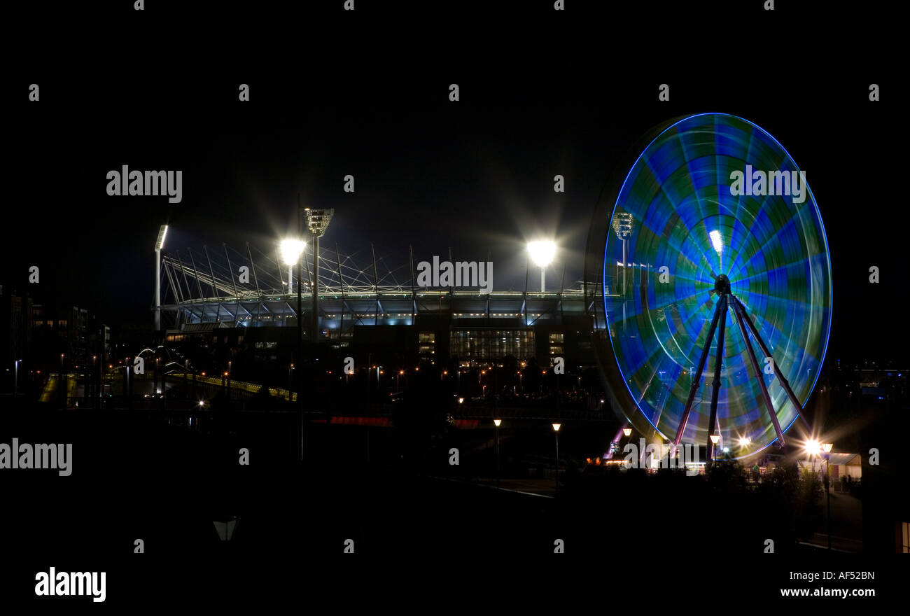 Melbourne Cricket Ground und Riesenrad am Abend Stockfoto