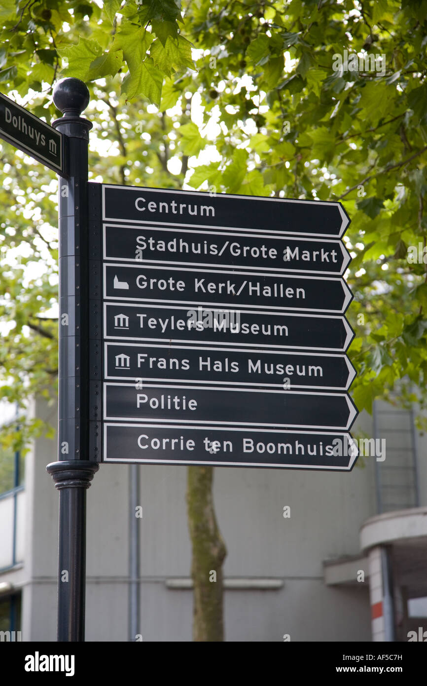 Straße Zeichen, Richtungen, Haarlem, Niederlande Stockfoto