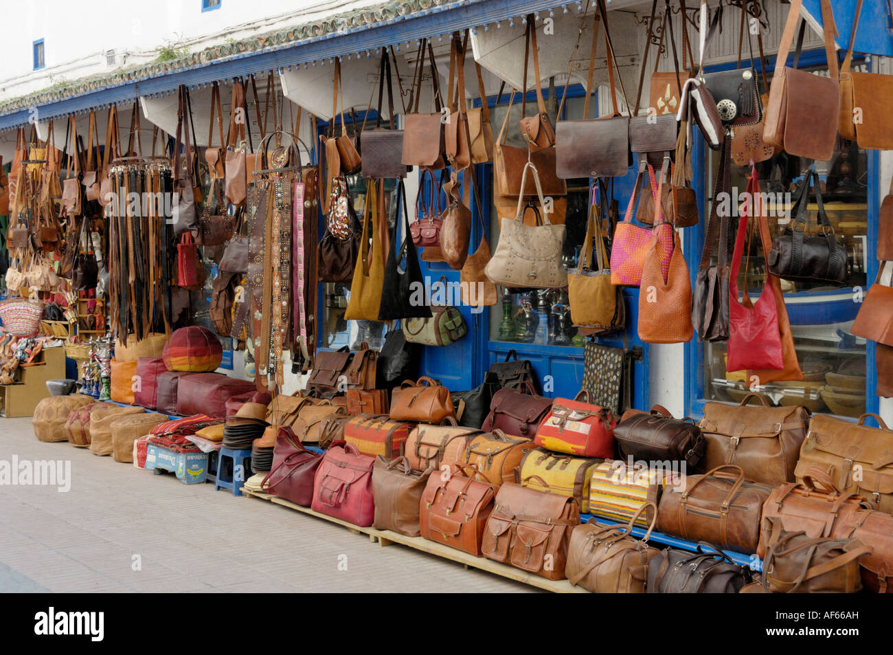 Lederwaren shop Essaouira Marokko Nordafrika Stockfoto