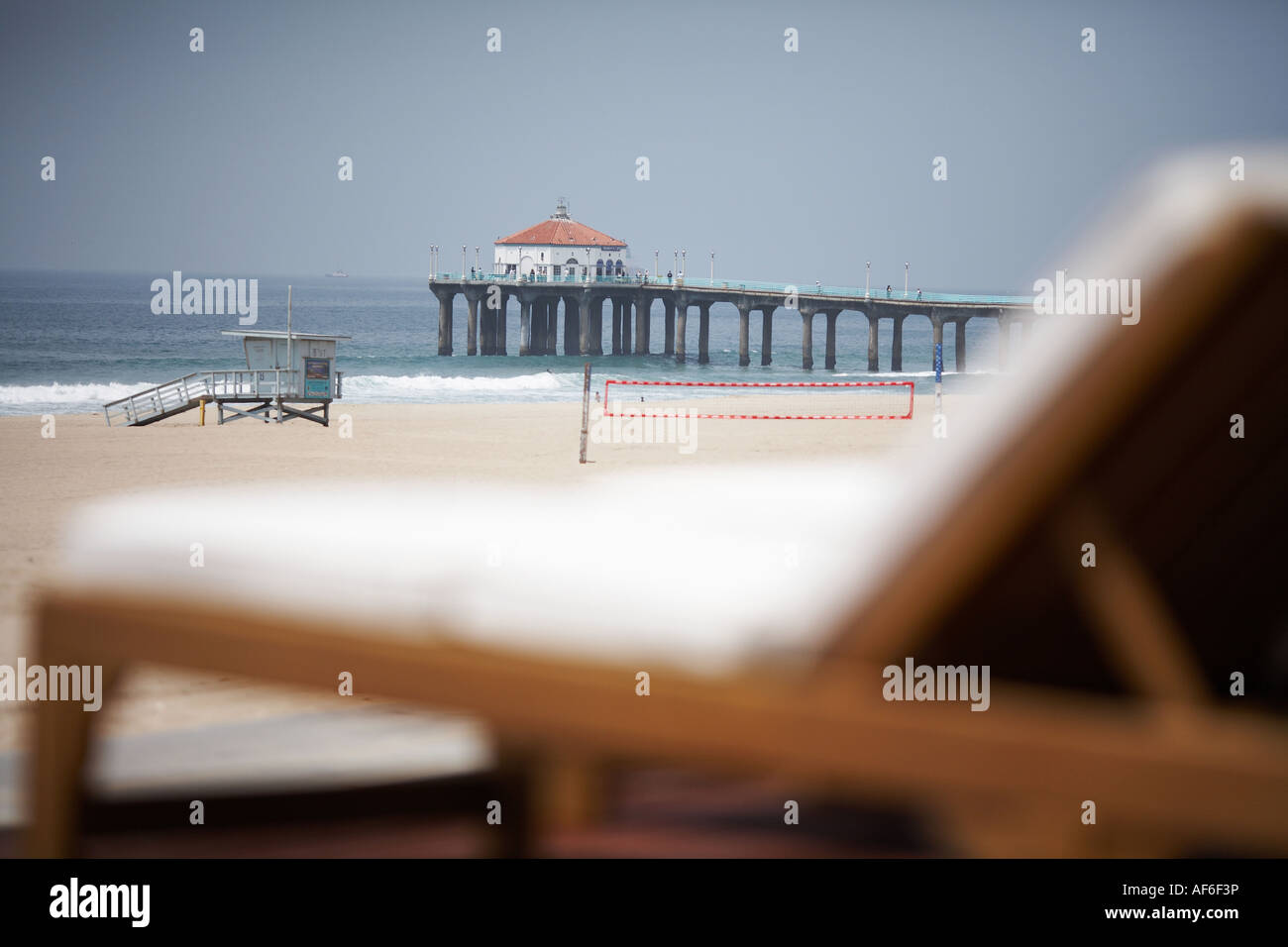 Entfernten Pier von Strandkorb in Manhattan Beach, Los Angeles County, Kalifornien, USA Stockfoto