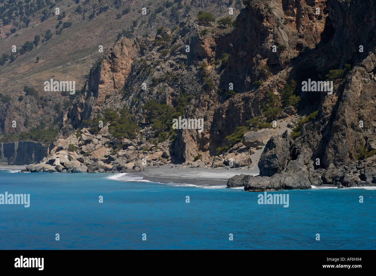 Mittelmeer-Küste und Klippen in der Nähe von Agia Roumelli in Süd-westlichen Kreta Stockfoto