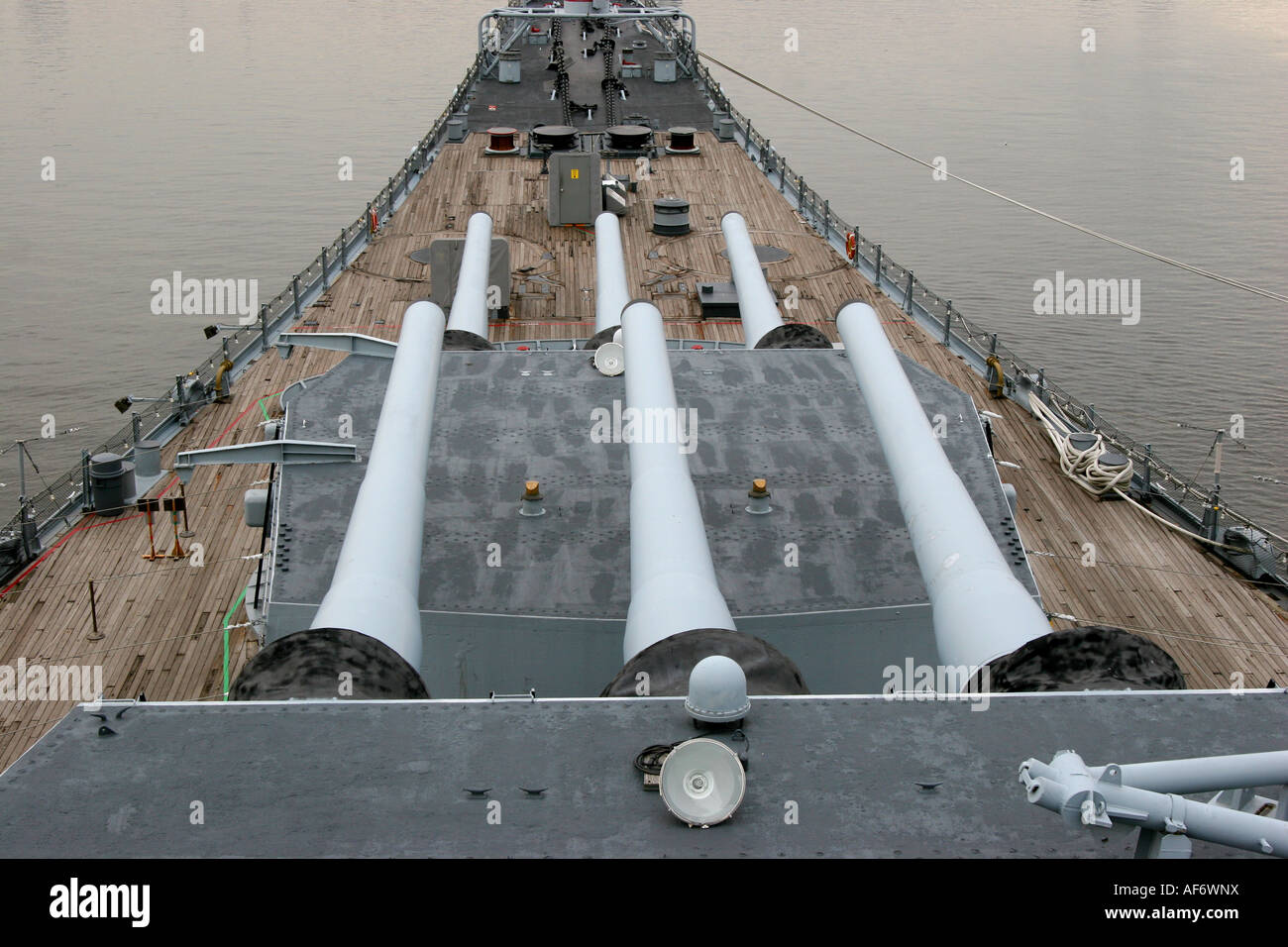 USS New Jersey BB 62 gehört zu den vier Schlachtschiffe der Iowa-Klassenansicht von oben aus den zwei Türmen, Kanone Stockfoto