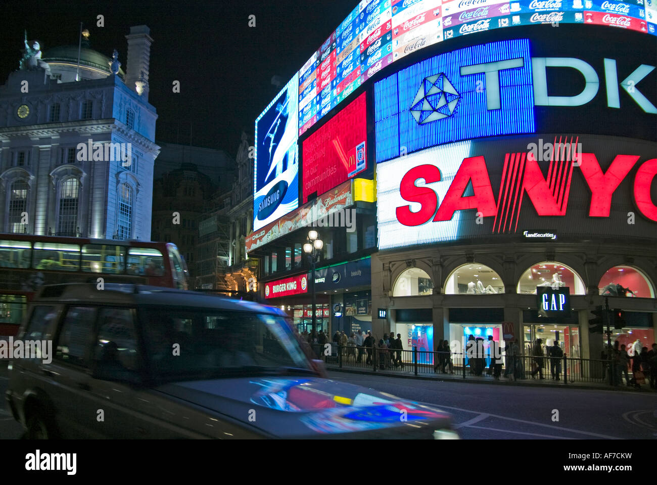 Piccadilly Circus-London bei Nacht Stockfoto