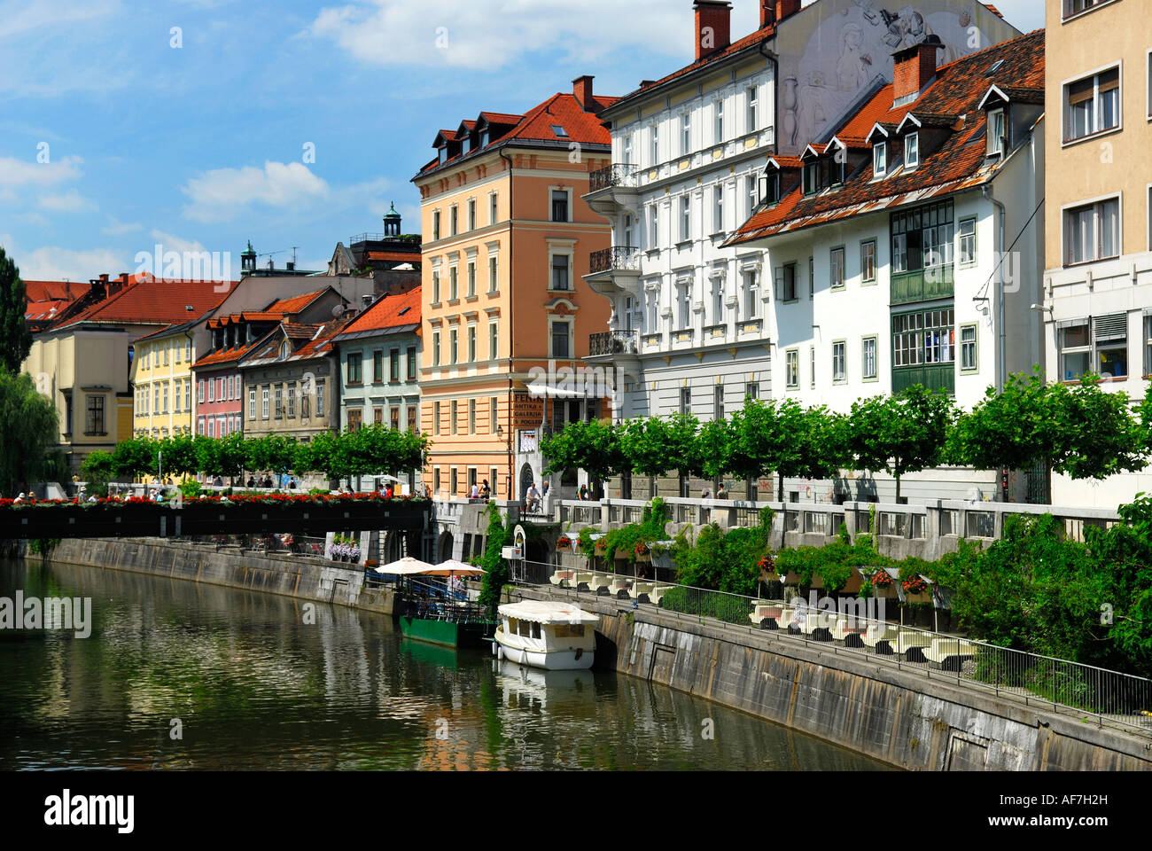 Farbenfrohe Gebäude in der Altstadt Ljubljana Slowenien Stockfoto