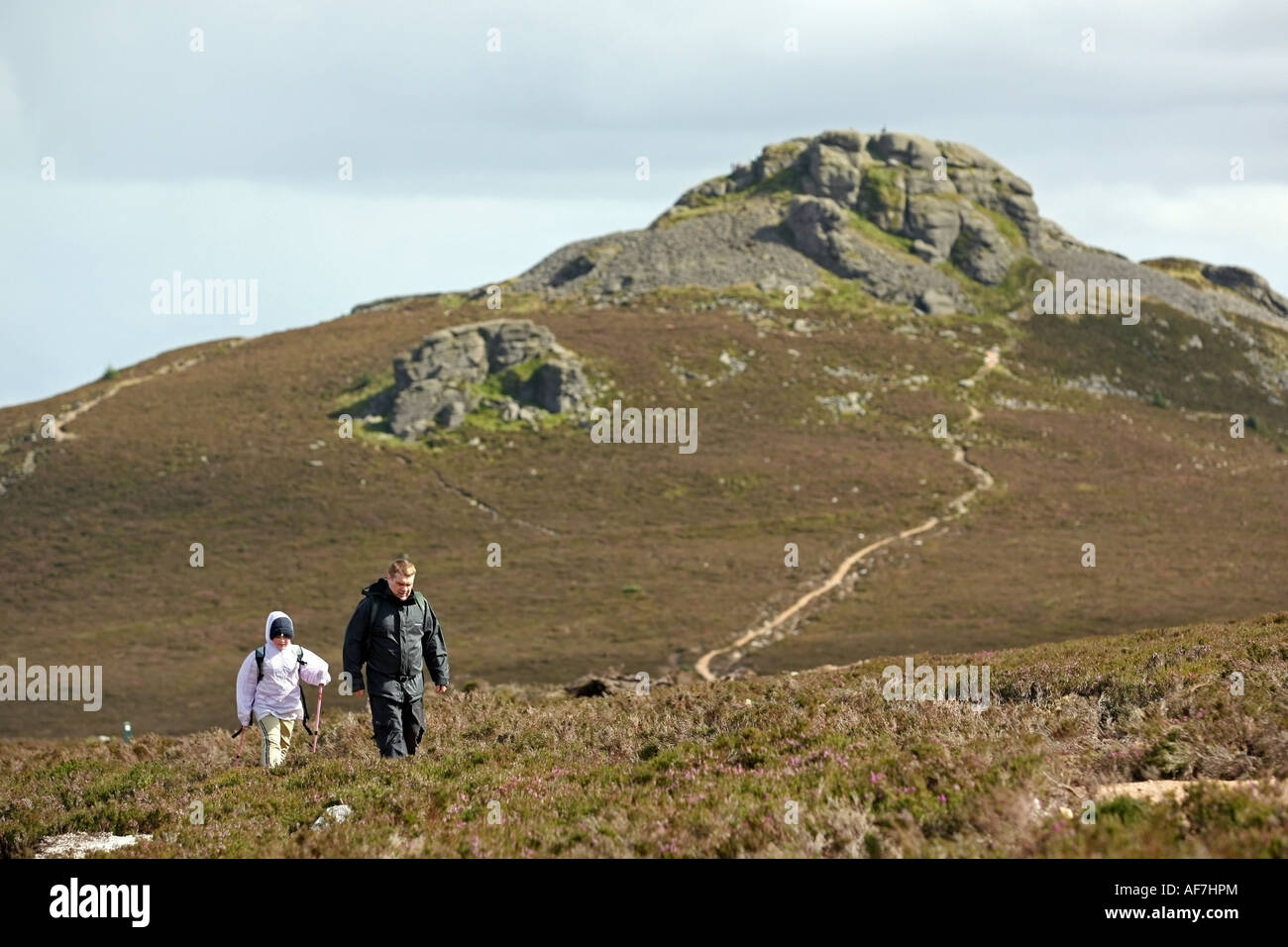 Die O' Tippen Sie oben auf dem Berg Bennachie in der Nähe von Inverurie, Aberdeenshire, Schottland, UK, zeigt den Granit-Stecker Stockfoto