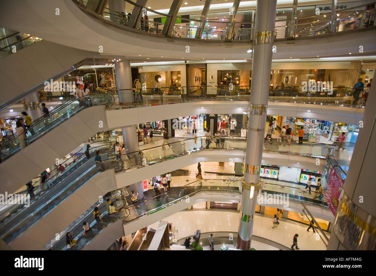 Siam Discovery Center ist eines der neuesten und beliebtesten Einkaufszentren in Bangkok, Thailand. Stockfoto