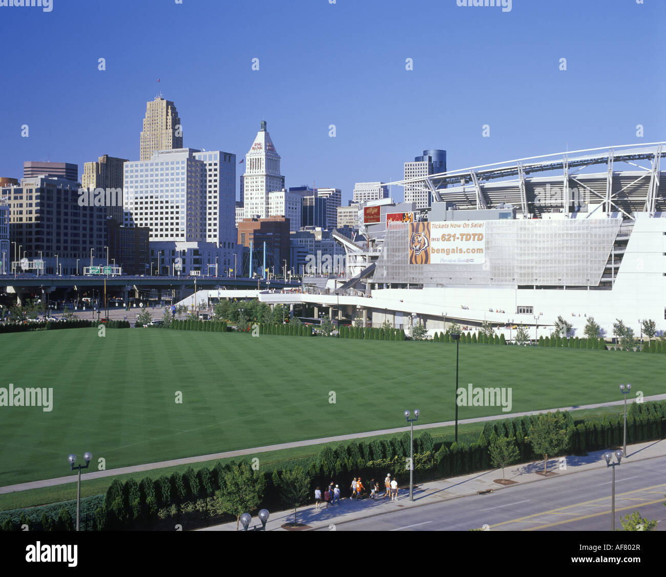 RIESIGEN CINCINNATI ZEICHEN (© CINCINNATI BENGALS 1997) PRAXIS FUßBALLPLATZ AUßERHALB PAUL BRAUN STADION CINCINNATI OHIO USA Stockfoto