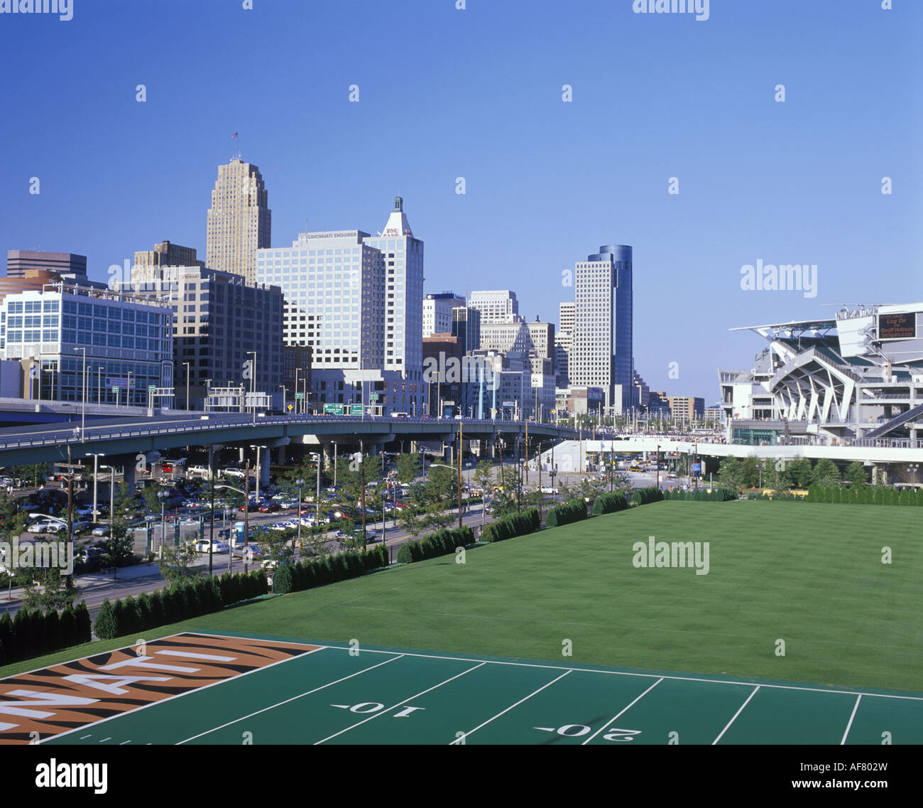 RIESIGEN CINCINNATI ZEICHEN (© CINCINNATI BENGALS 1997) PRAXIS FUßBALLPLATZ AUßERHALB PAUL BRAUN STADION CINCINNATI OHIO USA Stockfoto