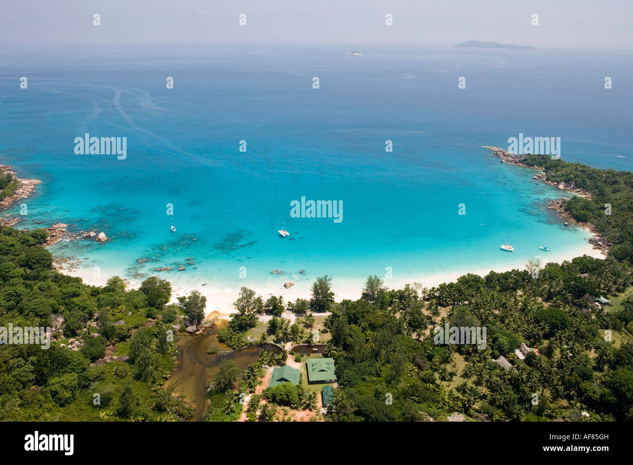 Luftaufnahme der Anse Lazio, Chevalier Bucht, Insel Praslin, Seychellen Stockfoto
