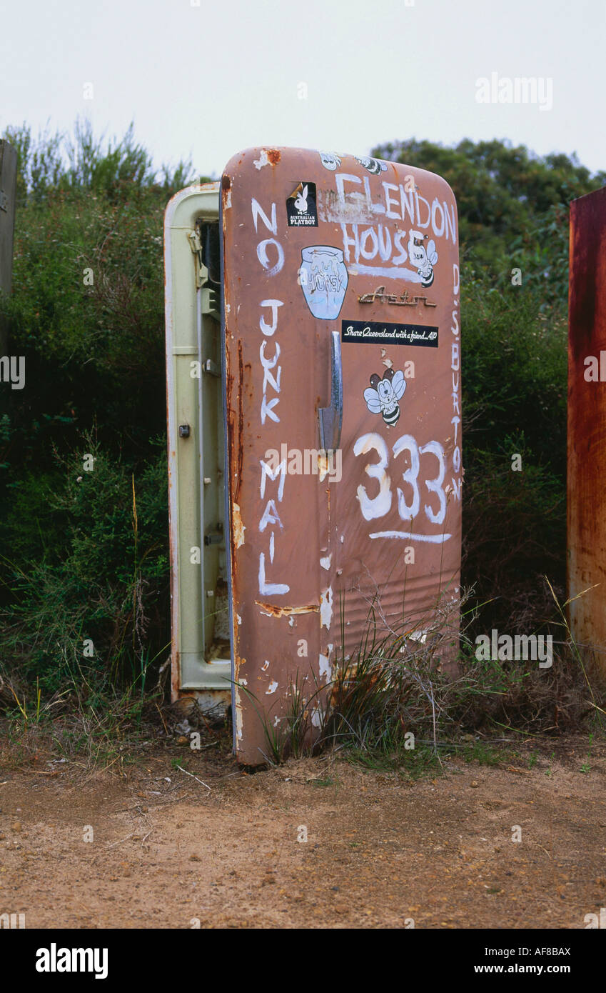 Ein Kühlschrank verwendet als keine Junk-e-Mailbox, Post, Stuart Highway, Australien Stockfoto