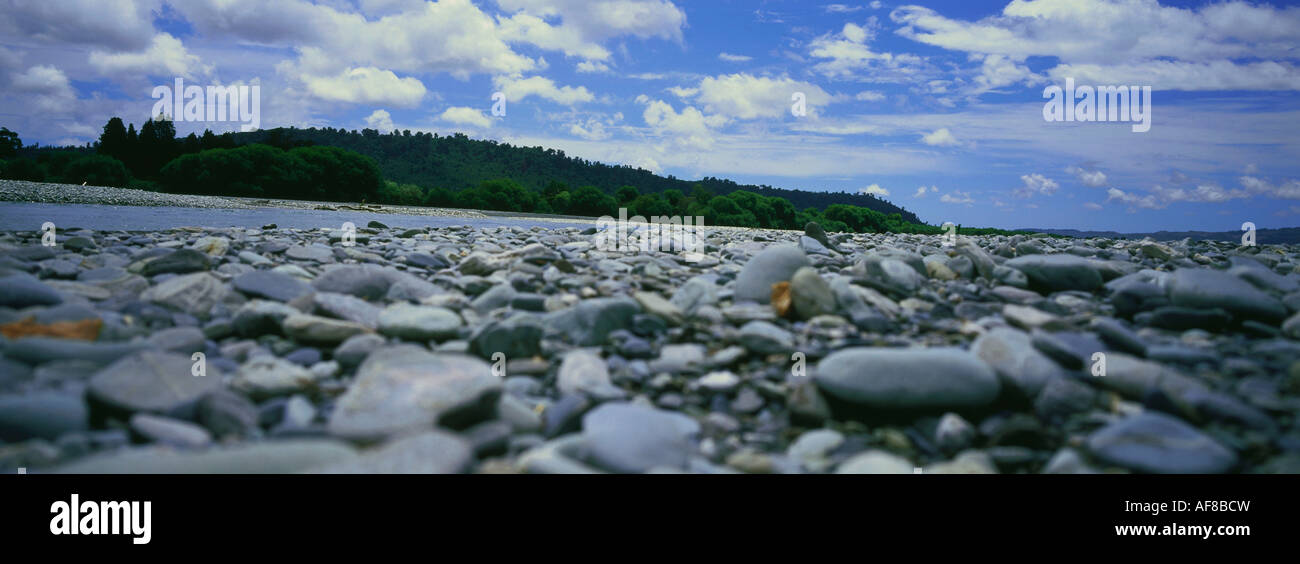 Ein Kiesel-Strand und Fluss Bett am Rakaia River, Südinsel, Neuseeland Stockfoto