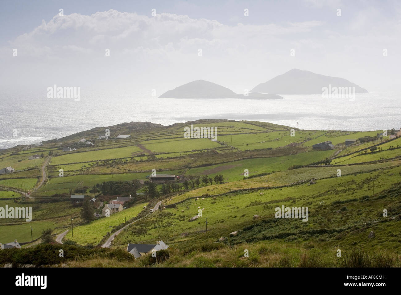 Ansicht nach Scarriff und Deenish Island, Ring of Kerry, Irland, Europa Stockfoto